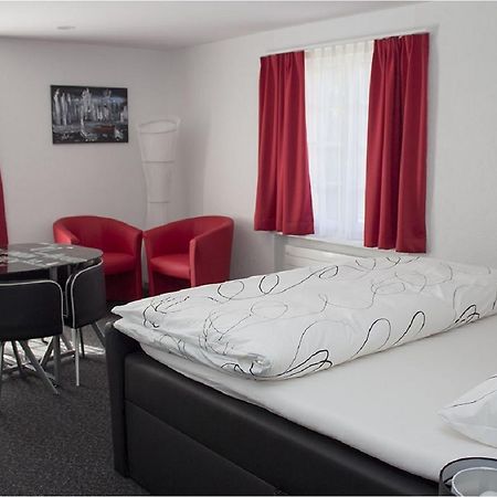 Hotel Du Chasseur Enges Екстериор снимка