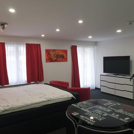 Hotel Du Chasseur Enges Екстериор снимка