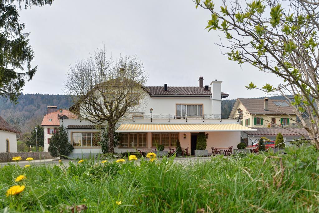 Hotel Du Chasseur Enges Екстериор снимка