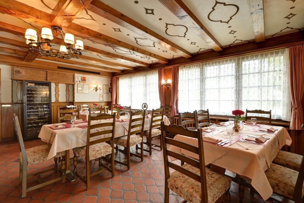 Hotel Du Chasseur Enges Екстериор снимка