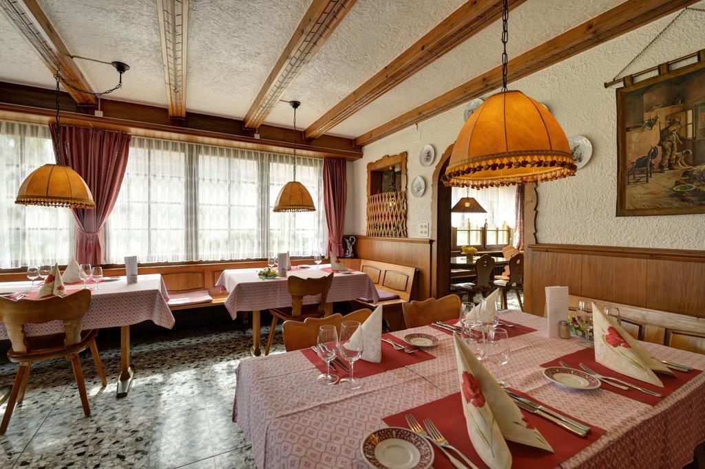 Hotel Du Chasseur Enges Екстериор снимка