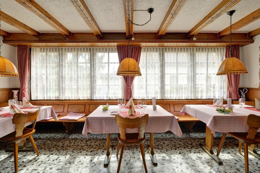 Hotel Du Chasseur Enges Екстериор снимка