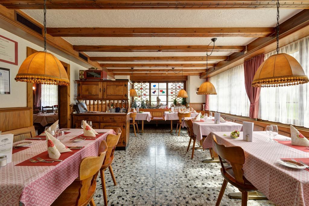 Hotel Du Chasseur Enges Екстериор снимка