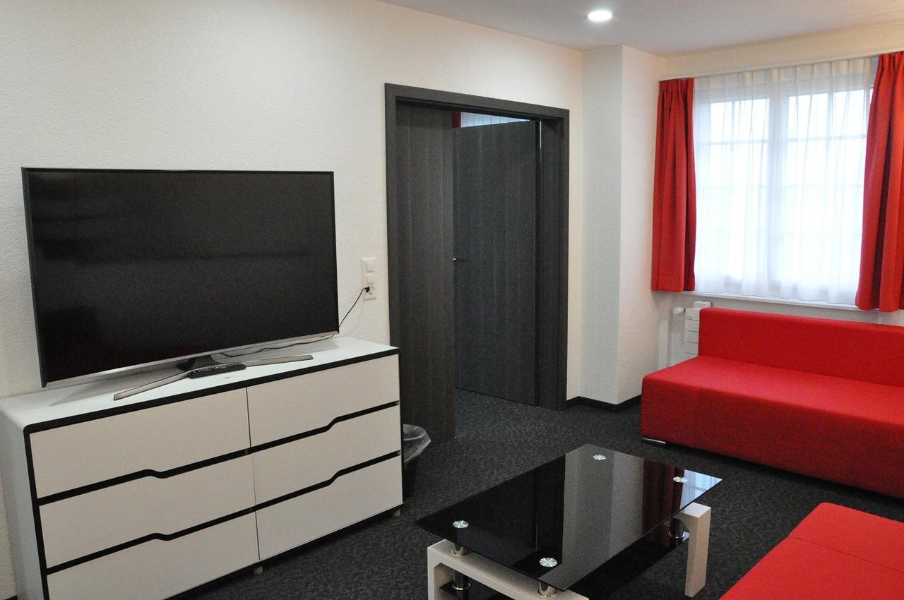 Hotel Du Chasseur Enges Екстериор снимка