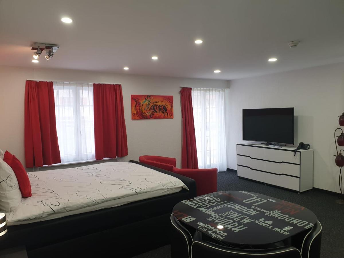 Hotel Du Chasseur Enges Екстериор снимка